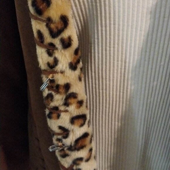 3550 Size M/Large Me chant Fun Fur Brown And Gold Animal Print Jacket. - Picture 2 of 7
